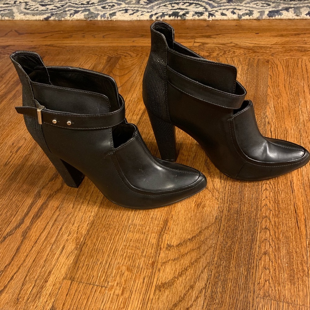 NWOT Forever 21 Black Booties size 9